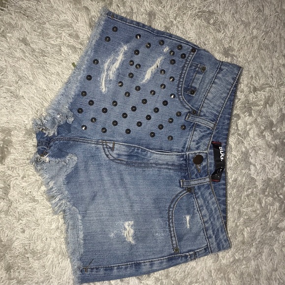 Shorts - Picture 2 of 4